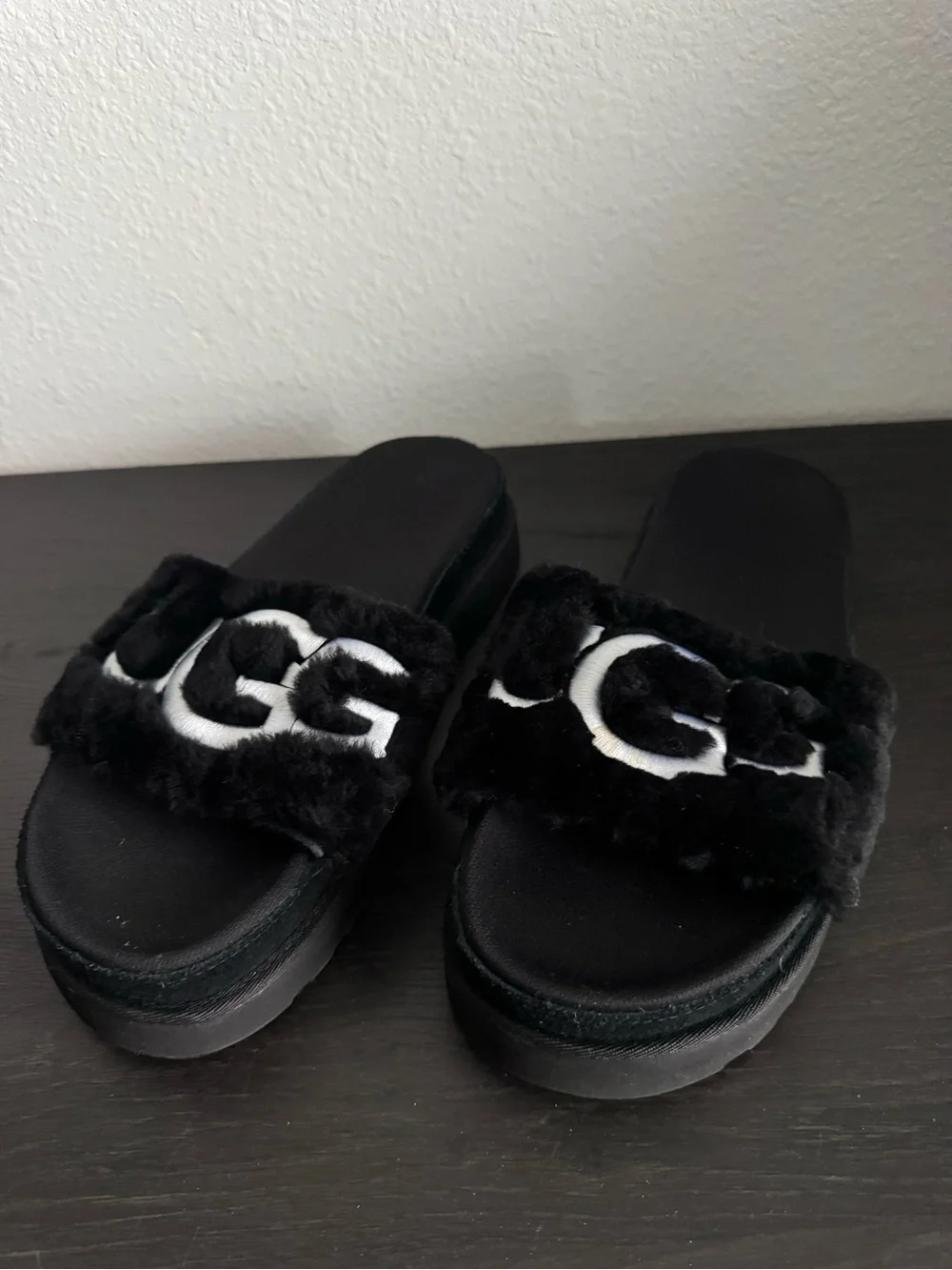 UGG Black Fuzzy Logo Platform Slide Sandals - Women's Size 9 NEW